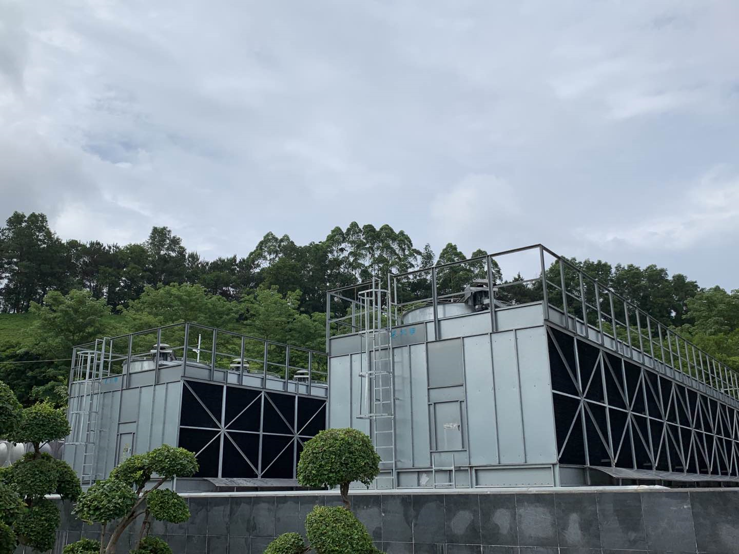 廣東冷卻塔：為何要定時進行冷卻塔清理？(閉式冷卻塔好